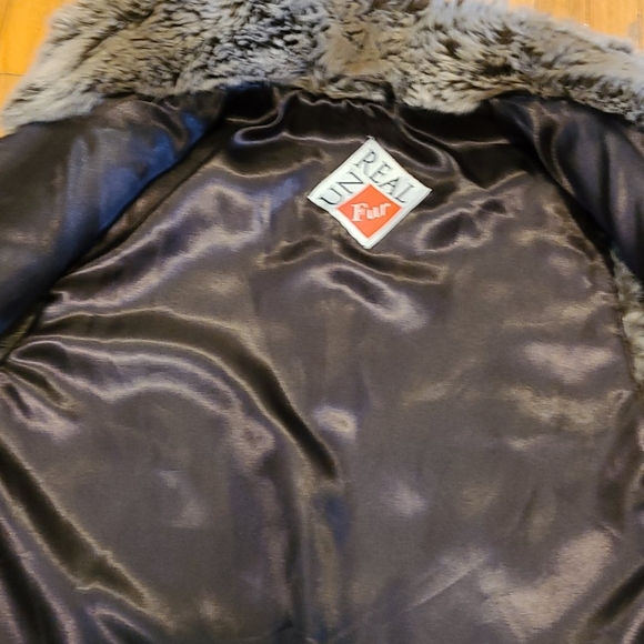 Vest - Picture 2 of 3